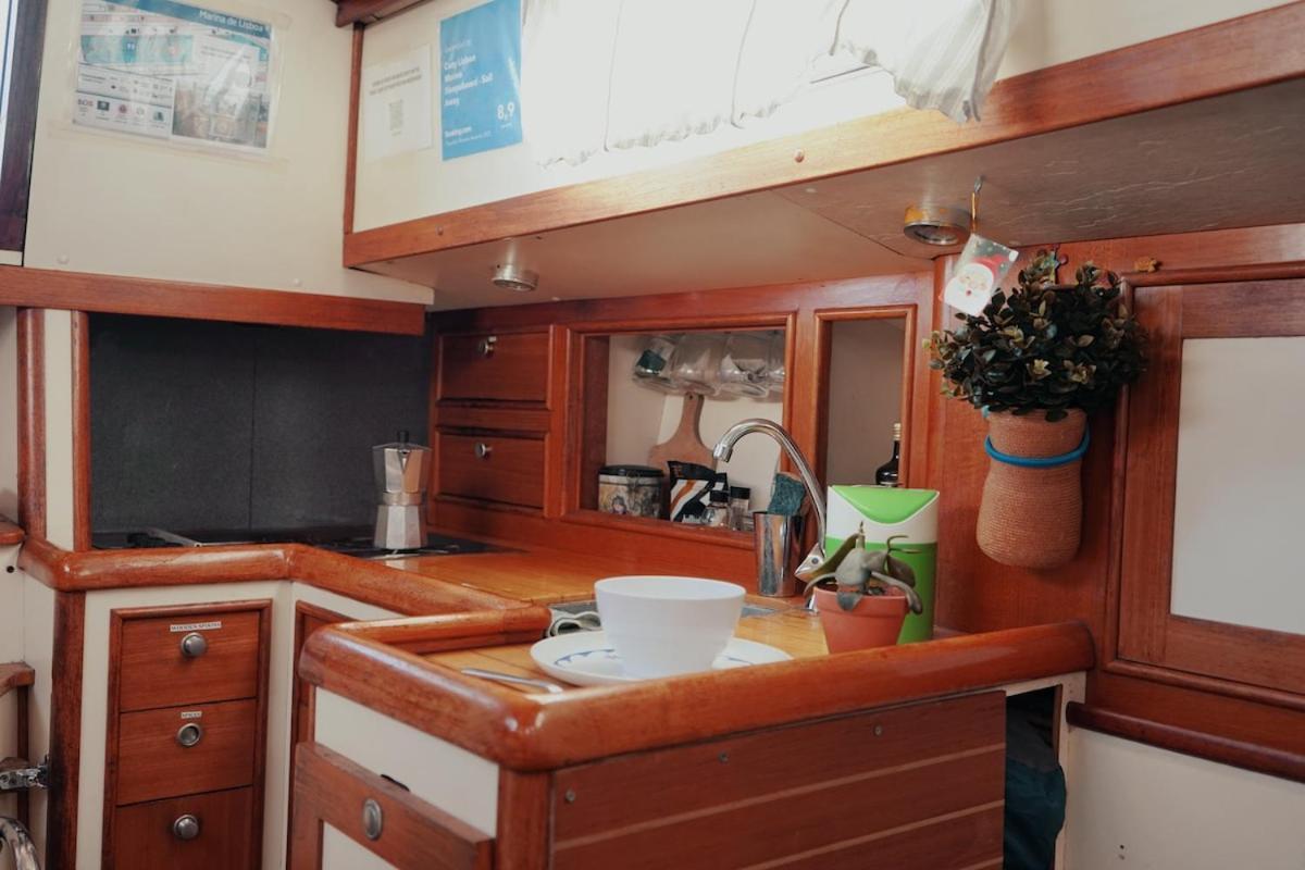 Hotel Cozy Lisbon Marina Sleepaboard - Sail Away Esterno foto