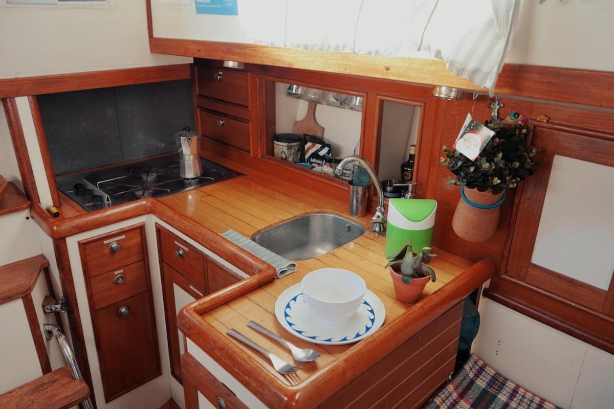 Hotel Cozy Lisbon Marina Sleepaboard - Sail Away Esterno foto