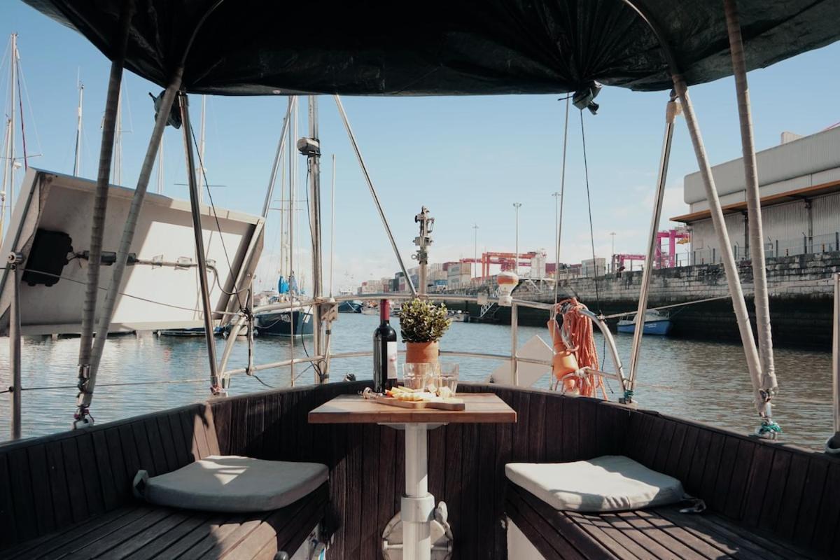 Hotel Cozy Lisbon Marina Sleepaboard - Sail Away Esterno foto
