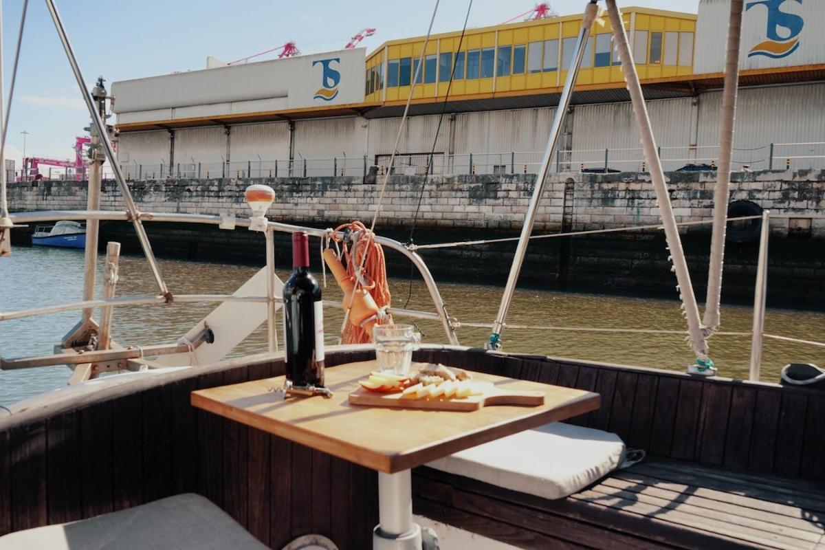 Hotel Cozy Lisbon Marina Sleepaboard - Sail Away Esterno foto